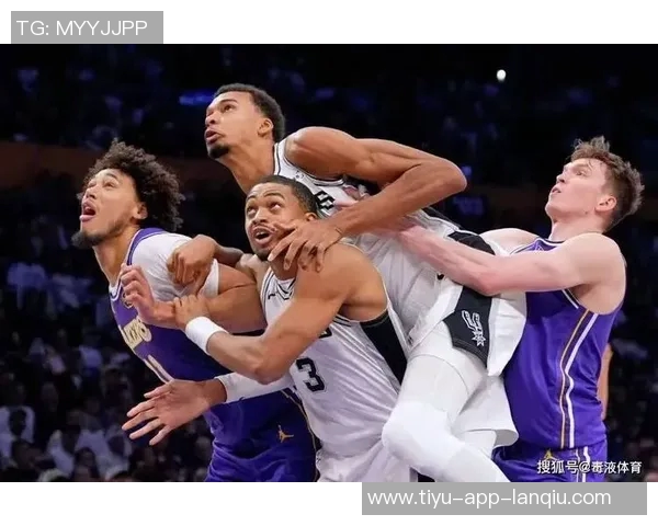 马刺全队六人得分上双福克斯31分哈珀16分展现团队实力